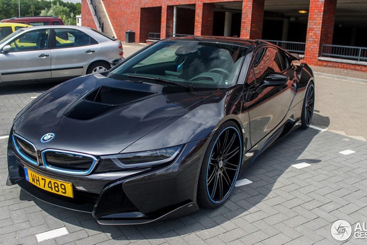 Thiết kế của BMW i8 tuyệt đẹp, nó không chỉ “bán đắt như tôm tươi” mà nó còn là nguồn cảm hứng dồi dao của nhiều hãng độ và AC Schnitzer là một trong số đó.